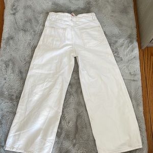 Cute wide leg mom jeans (white)